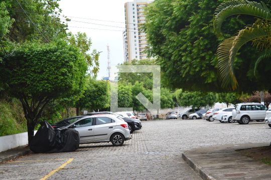 Área comum - Garagem de apartamento para alugar com 2 quartos, 50m² em Imbuí, Salvador