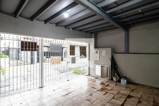 Garagem de casa à venda com 3 quartos, 112m² em Chácara Inglesa, São Paulo