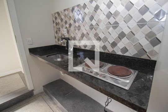 Cozinha de kitnet/studio para alugar com 1 quarto, 26m² em Brasilândia, São Paulo