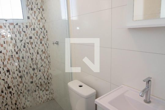 Banheiro de kitnet/studio para alugar com 1 quarto, 26m² em Brasilândia, São Paulo