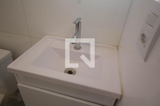 Banheiro de kitnet/studio para alugar com 1 quarto, 26m² em Brasilândia, São Paulo