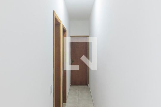 Corredor de apartamento para alugar com 2 quartos, 58m² em Santa Terezinha, Santo André