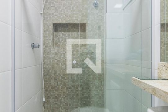 Banheiro de apartamento para alugar com 2 quartos, 58m² em Santa Terezinha, Santo André