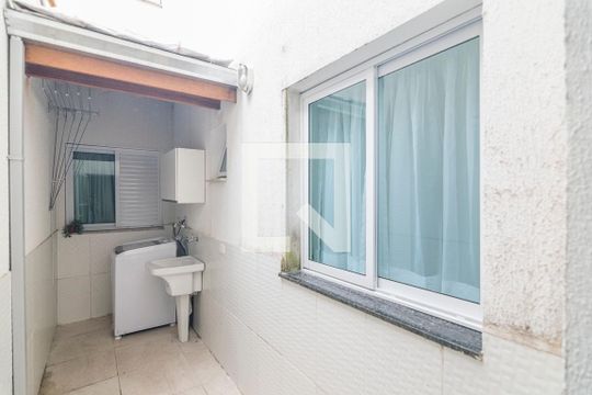 Área de Serviço de apartamento para alugar com 2 quartos, 58m² em Santa Terezinha, Santo André