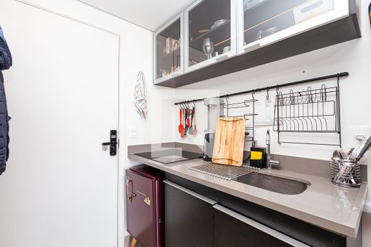 Cozinha de kitnet/studio para alugar com 1 quarto, 24m² em Bela Vista, São Paulo