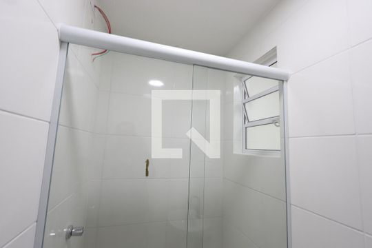 Banheiro de apartamento para alugar com 1 quarto, 39m² em Parque São Rafael, São Paulo