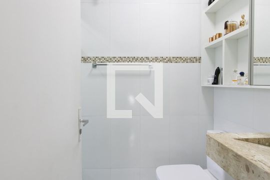 Banheiro de casa à venda com 3 quartos, 200m² em Vila Aparecida, São Paulo