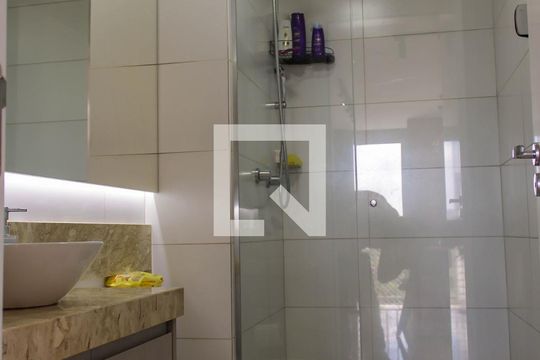 Banheiro de apartamento à venda com 2 quartos, 58m² em Primavera, Novo Hamburgo