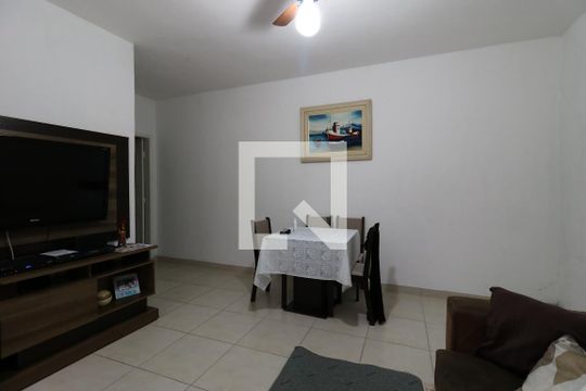 Sala da casa dos fundos de casa à venda com 5 quartos, 240m² em Jardim Ocara, Santo André
