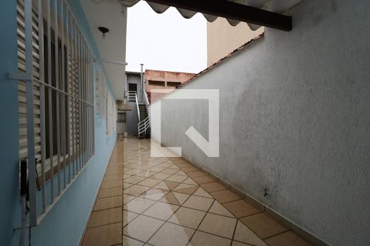 Quintal de casa à venda com 5 quartos, 240m² em Jardim Ocara, Santo André