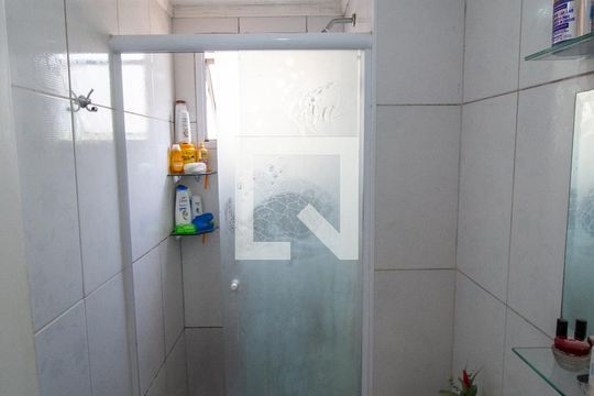 Banheiro de apartamento à venda com 2 quartos, 46m² em Vila Carmosina, São Paulo