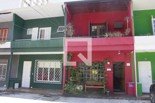Fachada de casa à venda com 3 quartos, 173m² em Vila Olímpia, São Paulo