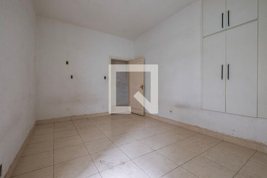 Quarto 2 de casa para alugar com 3 quartos, 120m² em Pinheiros, São Paulo
