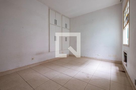 Quarto 2 de casa para alugar com 3 quartos, 120m² em Pinheiros, São Paulo