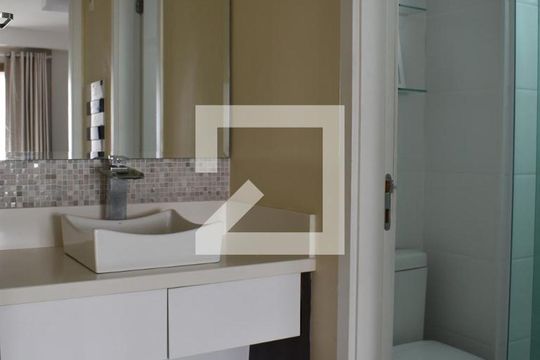 Banheiro de apartamento para alugar com 1 quarto, 40m² em Campina do Siqueira, Curitiba