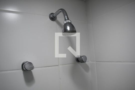 Banheiro de apartamento para alugar com 1 quarto, 40m² em Campina do Siqueira, Curitiba
