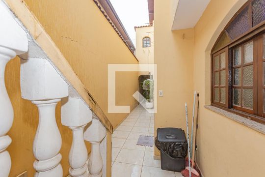 Quintal de casa à venda com 3 quartos, 126m² em Jardim Santa Emilia, São Paulo