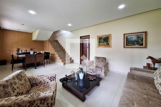 Sala 1 de casa para alugar com 5 quartos, 350m² em Engenho do Mato, Niterói
