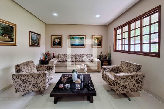 Sala 1 de casa para alugar com 5 quartos, 350m² em Engenho do Mato, Niterói