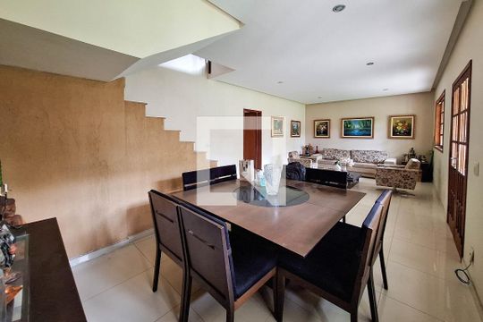 Sala 1 de casa para alugar com 5 quartos, 350m² em Engenho do Mato, Niterói