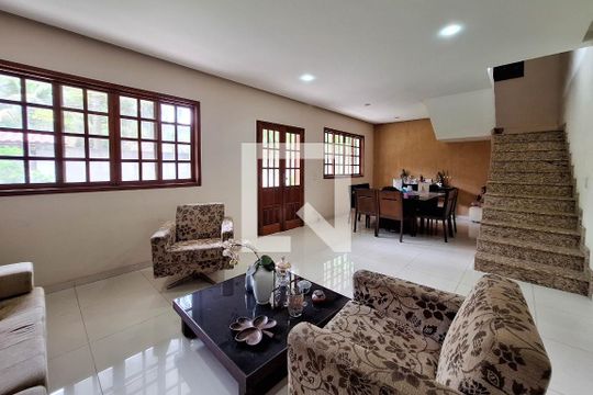Sala 1 de casa para alugar com 5 quartos, 350m² em Engenho do Mato, Niterói