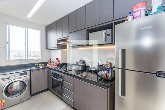 Cozinha de apartamento à venda com 2 quartos, 48m² em Vila Oeste, Belo Horizonte