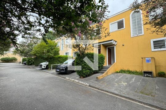 Fachada de casa de condomínio à venda com 2 quartos, 110m² em Jardim California, Barueri