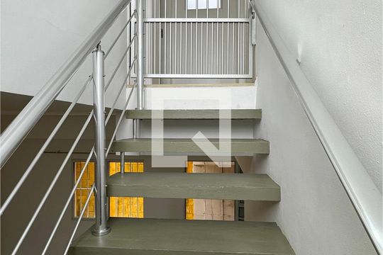 Escada de casa de condomínio à venda com 2 quartos, 110m² em Jardim California, Barueri