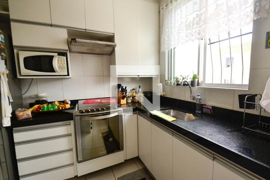 Cozinha  de apartamento para alugar com 3 quartos, 100m² em Sagrada Família, Belo Horizonte