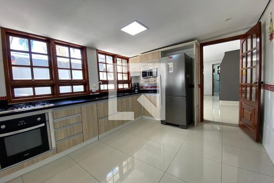 Cozinha de casa à venda com 3 quartos, 400m² em Nossa Senhora das Graças, Canoas