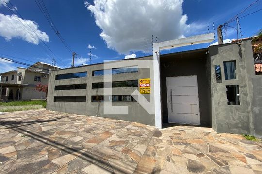 Fachada  de casa à venda com 3 quartos, 400m² em Nossa Senhora das Graças, Canoas
