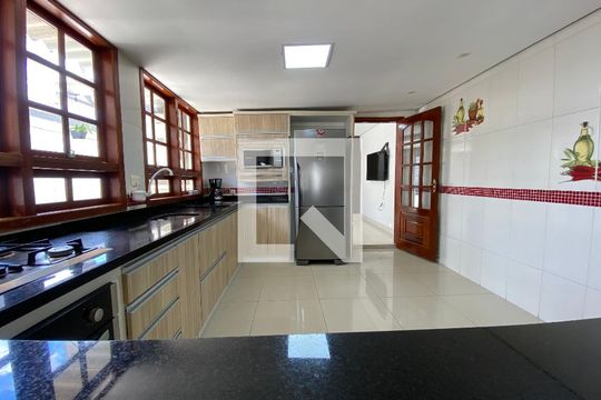 Cozinha de casa à venda com 3 quartos, 400m² em Nossa Senhora das Graças, Canoas