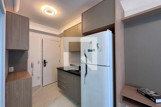 Cozinha de apartamento para alugar com 1 quarto, 25m² em Jardim das Acacias, São Paulo