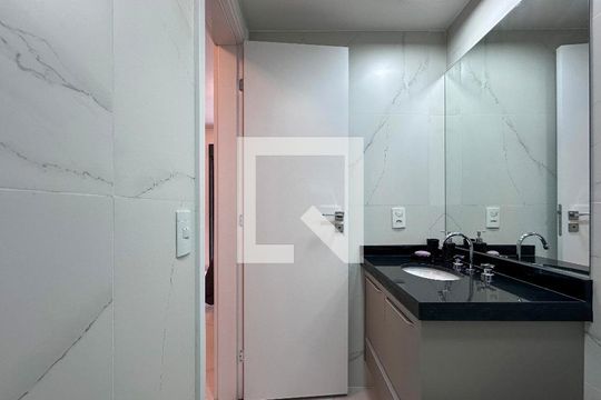 Banheiro de apartamento para alugar com 1 quarto, 25m² em Jardim das Acacias, São Paulo