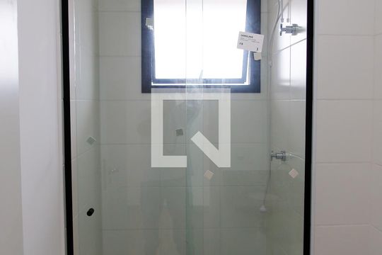 Banheiro de apartamento à venda com 2 quartos, 43m² em Km 18, Osasco