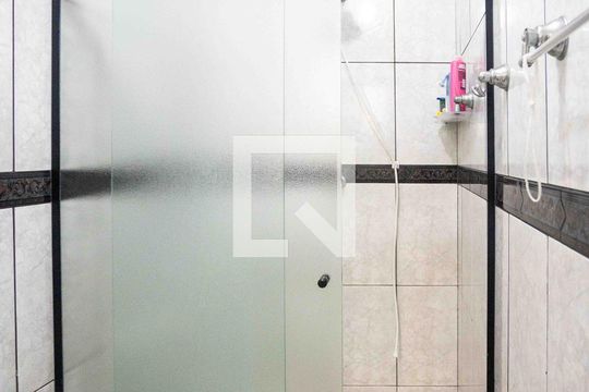 Banheiro Social de casa à venda com 5 quartos, 269m² em Taboão, Diadema