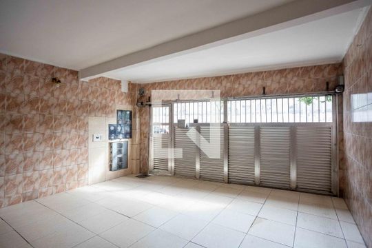 Garagem de casa à venda com 5 quartos, 269m² em Taboão, Diadema