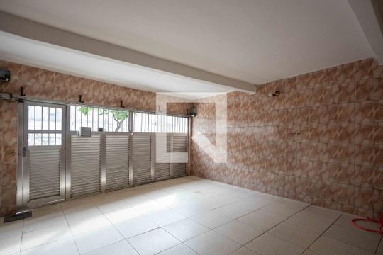 Garagem de casa à venda com 5 quartos, 269m² em Taboão, Diadema