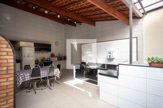 Cozinha de casa à venda com 5 quartos, 269m² em Taboão, Diadema