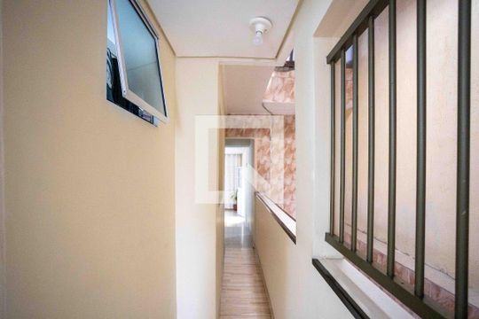 Corredor de casa à venda com 5 quartos, 269m² em Taboão, Diadema