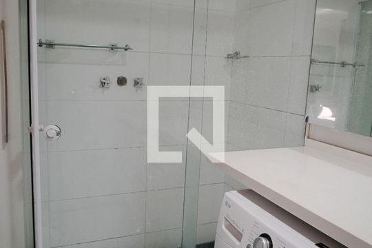 Banheiro de apartamento à venda com 1 quarto, 47m² em Jardim Paulista, São Paulo