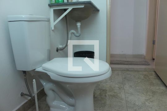 Banheiro de casa à venda com 2 quartos, 110m² em Parque Santo Eduardo, São Paulo