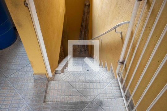 Escada de casa à venda com 7 quartos, 250m² em Taboão, Diadema