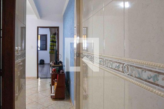 Corredor de casa à venda com 7 quartos, 250m² em Taboão, Diadema