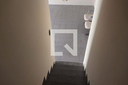 Escada  de casa à venda com 3 quartos, 200m² em Vila Vera, São Paulo