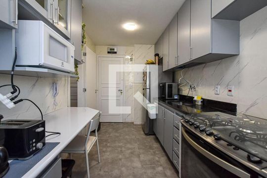 Cozinha de apartamento à venda com 3 quartos, 180m² em Icaraí, Niterói