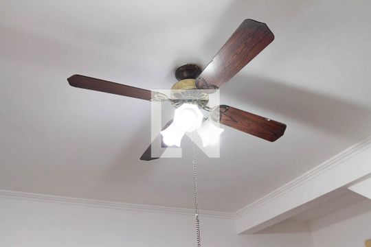 Sala de casa à venda com 2 quartos, 112m² em Vila Hamburguesa, São Paulo