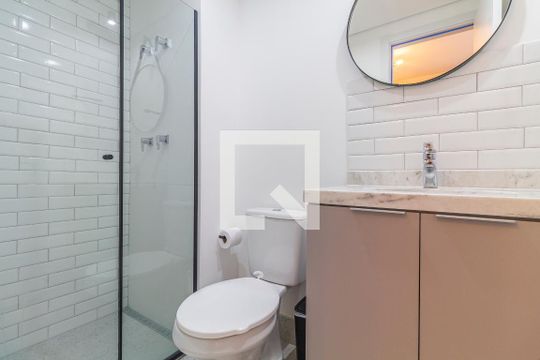 Banheiro de kitnet/studio para alugar com 1 quarto, 39m² em Sumarezinho, São Paulo