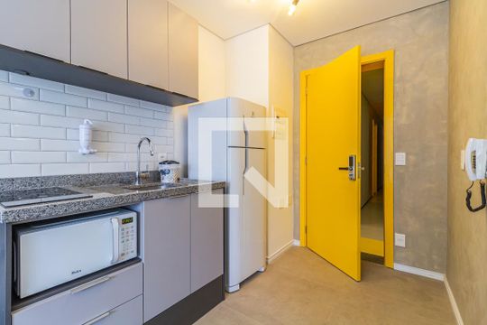 Cozinha de kitnet/studio para alugar com 1 quarto, 39m² em Sumarezinho, São Paulo