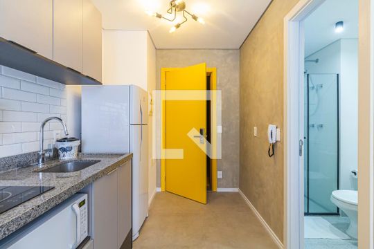 Cozinha de kitnet/studio para alugar com 1 quarto, 39m² em Sumarezinho, São Paulo